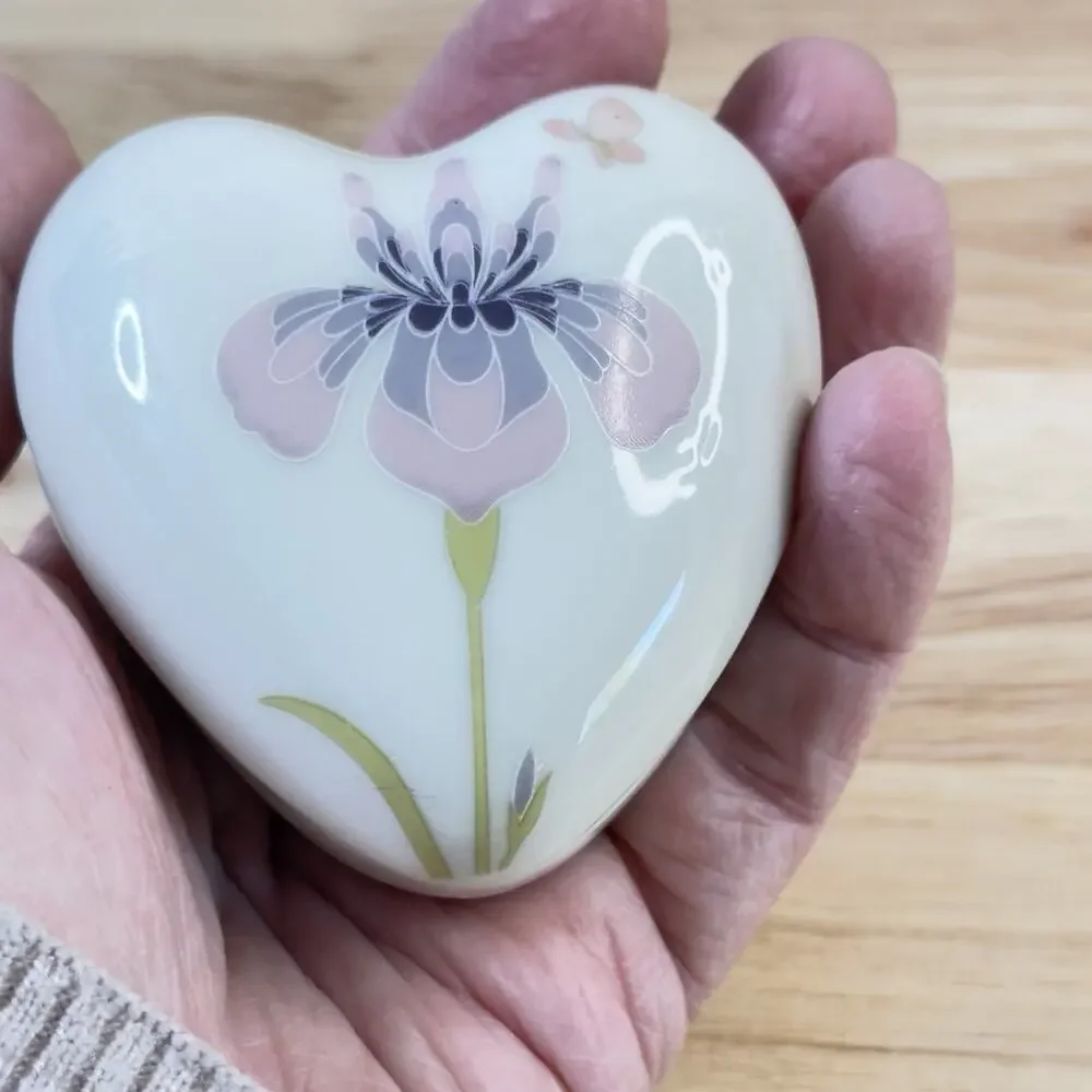 Vintage Takashima Chikaramachi Japan Heart Trinket Box Porcelain Floral 2.5”